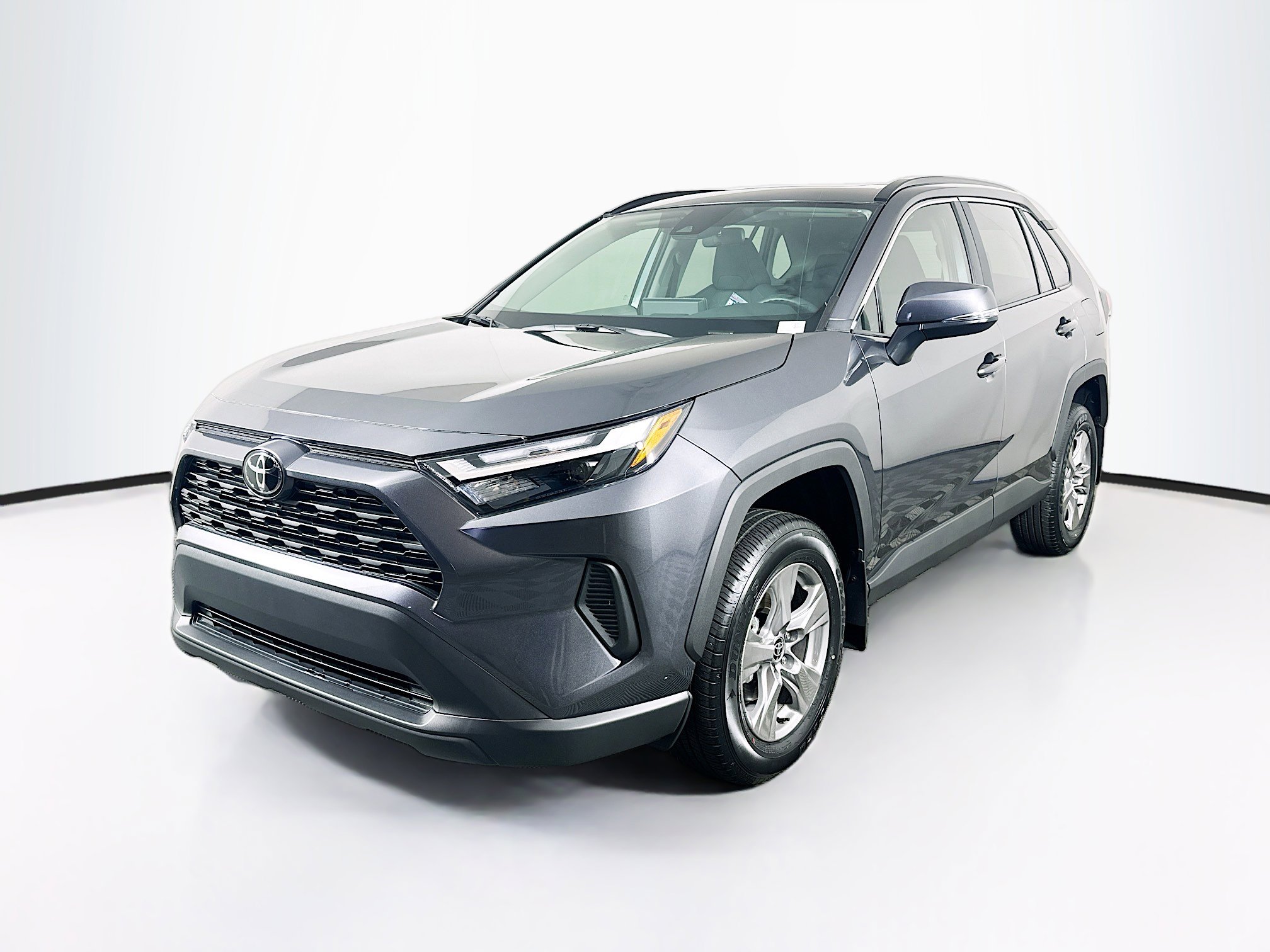 Used 2025 Toyota RAV4 XLE w/ Convenience Package FWD image 3