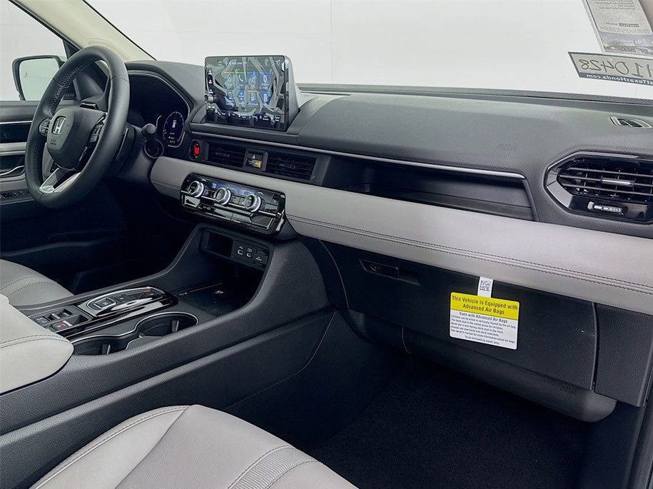 Certified 2025 Honda Pilot EX-L image 40