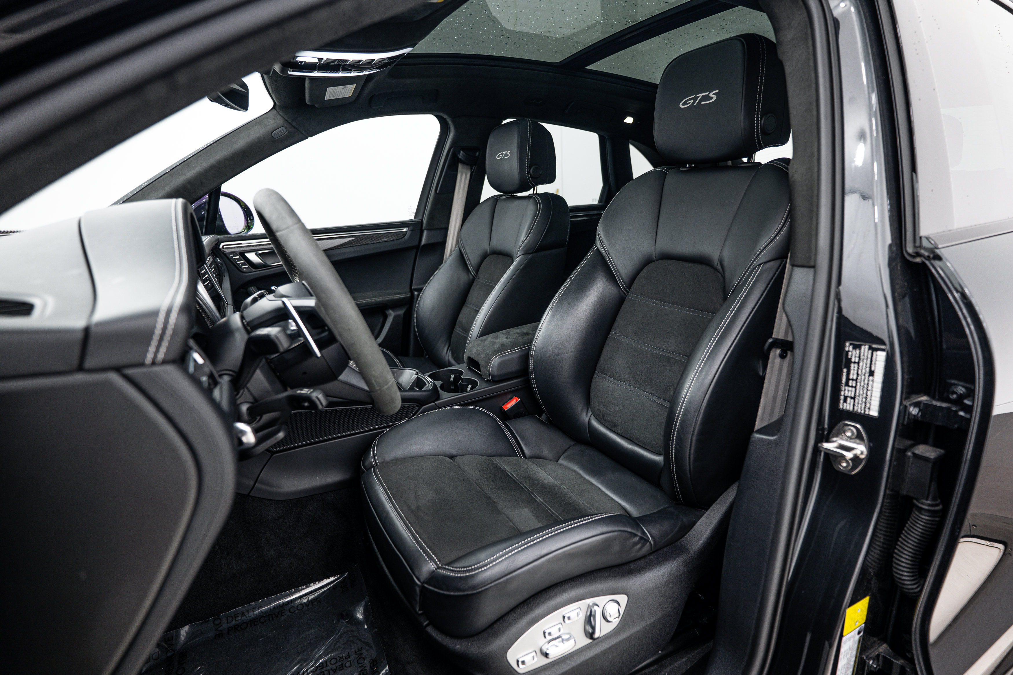 Certified 2024 Porsche Macan GTS AWD/4WD image 5