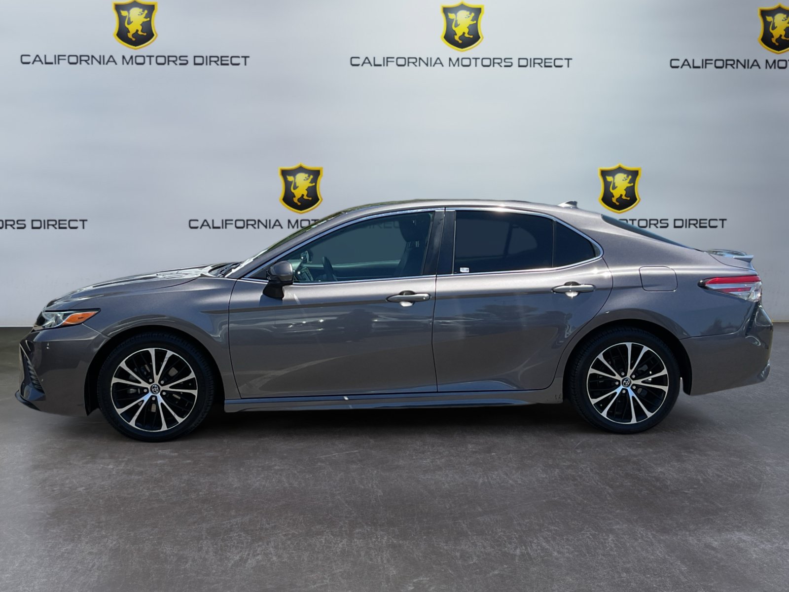 Used 2020 Toyota Camry SE w/ Carpet Mat Package FWD image 8