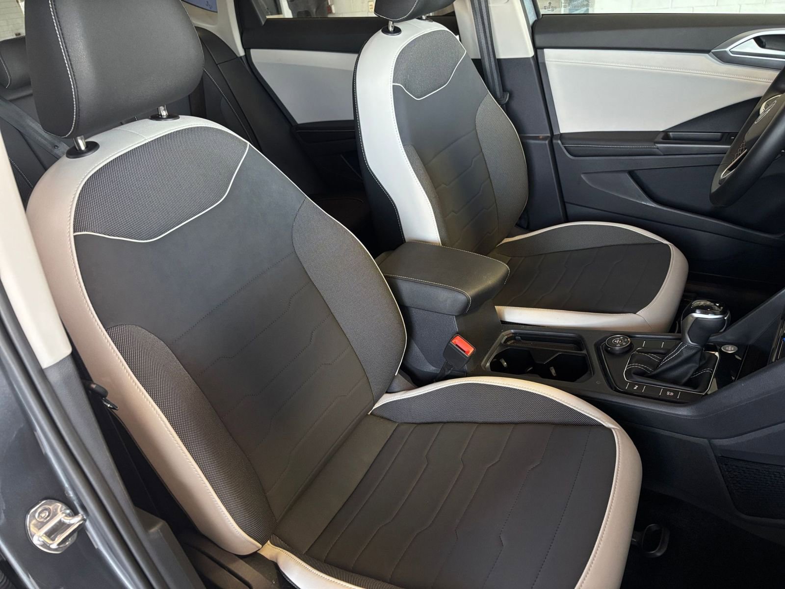 Used 2025 Volkswagen Taos SE image 41