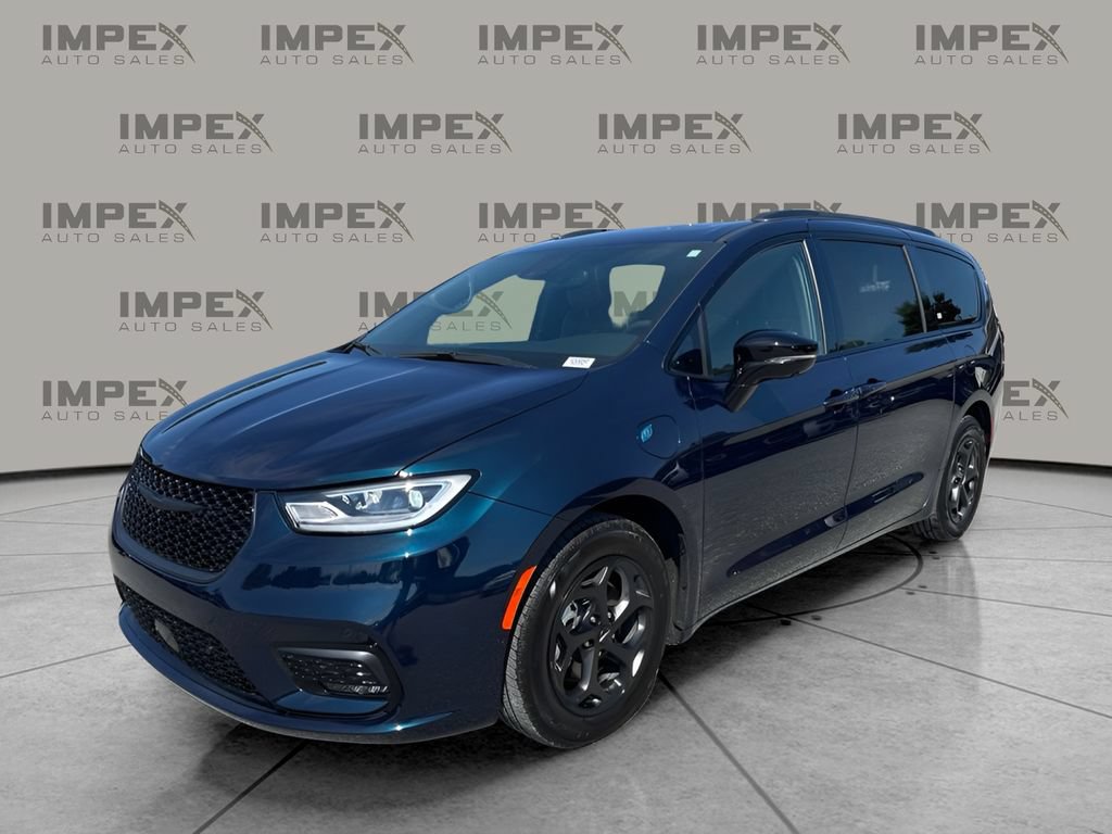 Used 2024 Chrysler Pacifica Premium FWD video 1