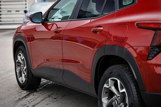 Used 2025 Chevrolet Trax LT image 8