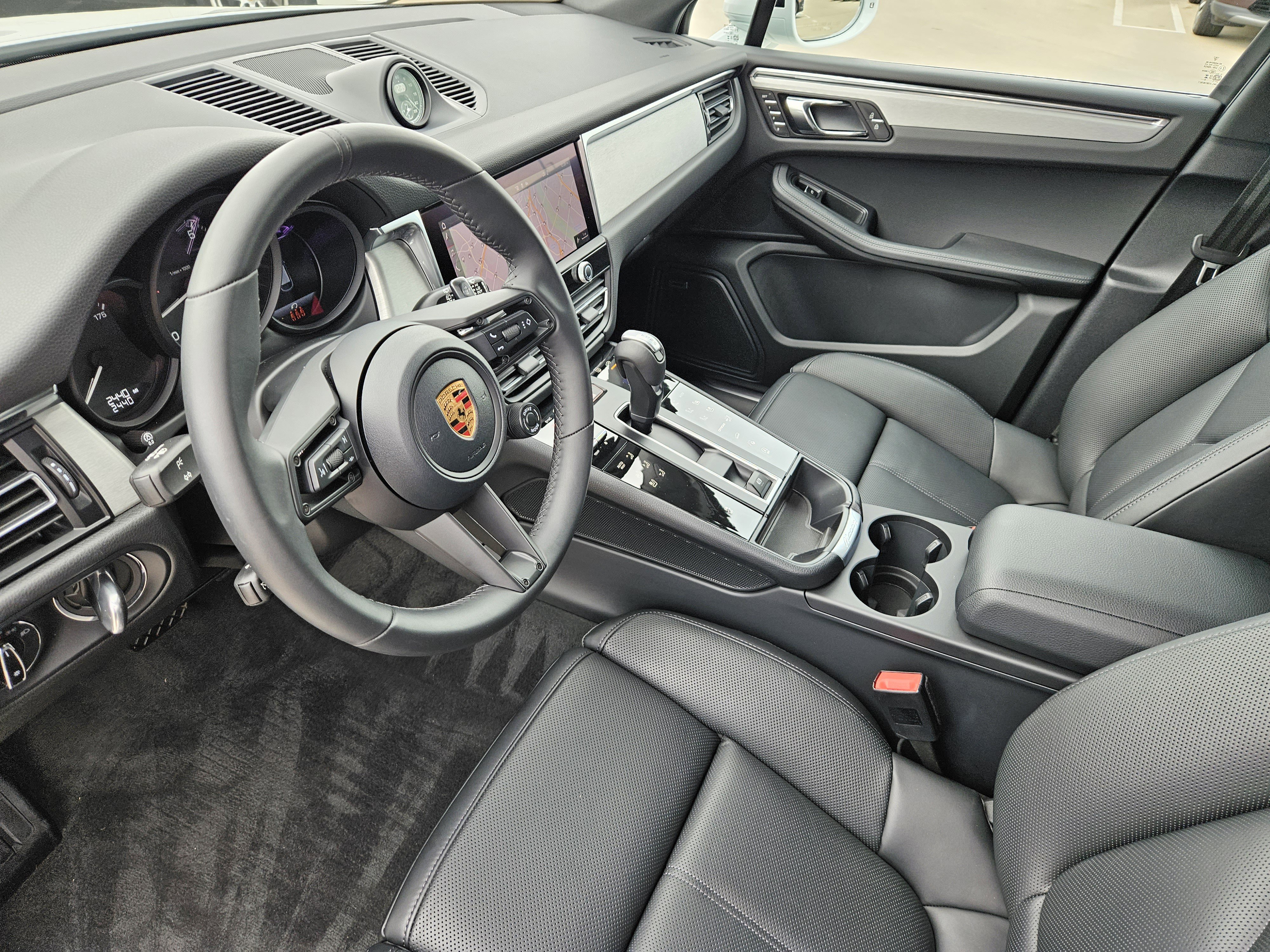 Certified 2026 Porsche Macan image 4