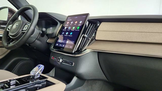 New 2026 Volvo XC90 B5 Plus w/ Protection Package Premier AWD/4WD image 36