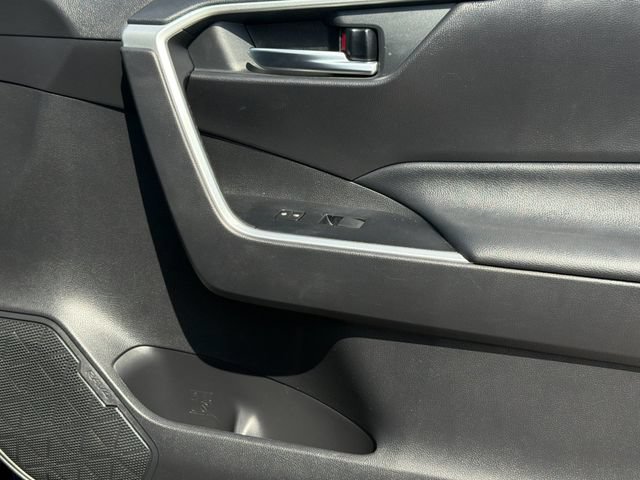 Used 2020 Toyota RAV4 XLE w/ Carpet Mat Package FWD image 18