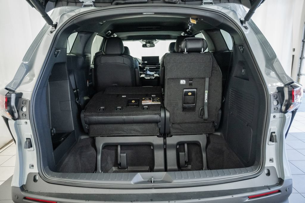 New 2026 Toyota Sienna XLE Woodland Edition AWD/4WD image 10