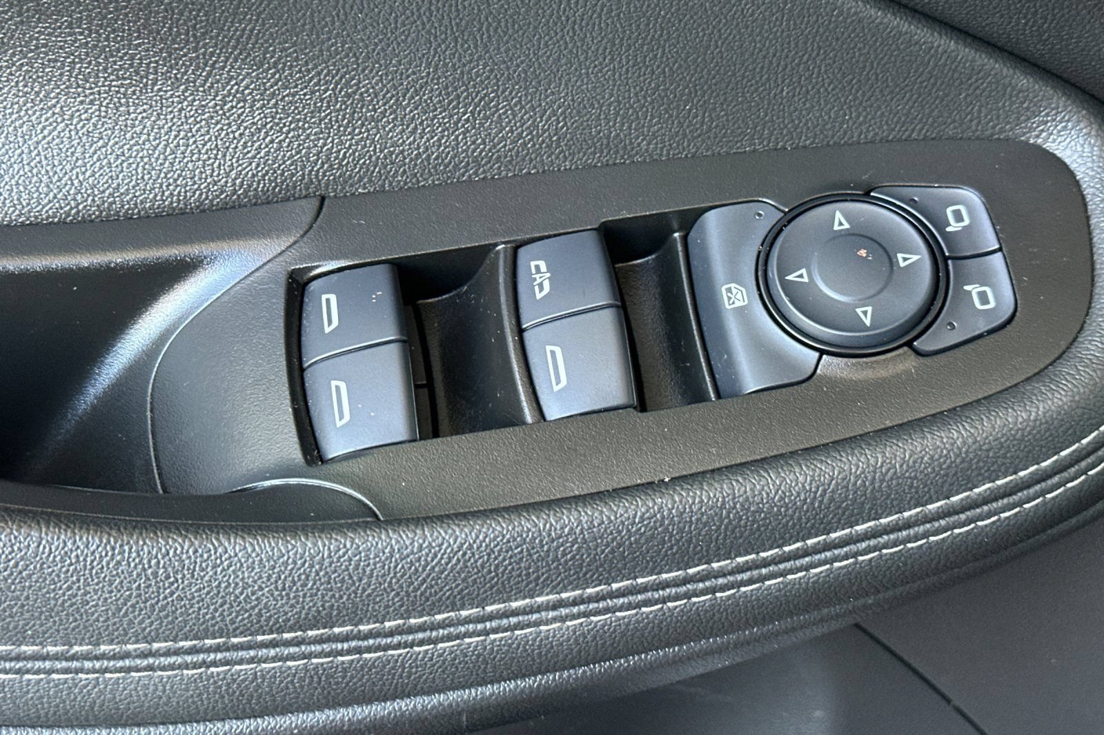 Certified 2025 Buick Encore GX Preferred FWD image 12