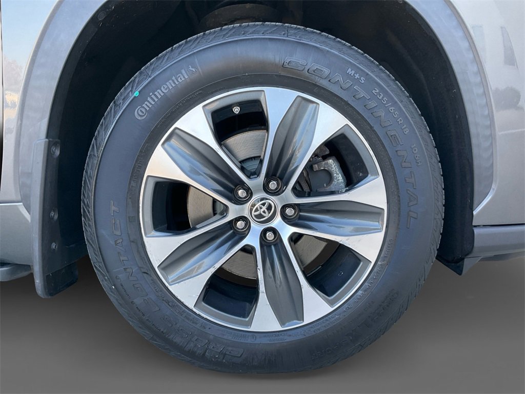 Used 2021 Toyota Highlander XLE image 16
