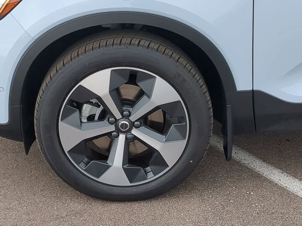 New 2026 Volvo XC40 B5 Plus w/ Climate Package AWD/4WD image 13