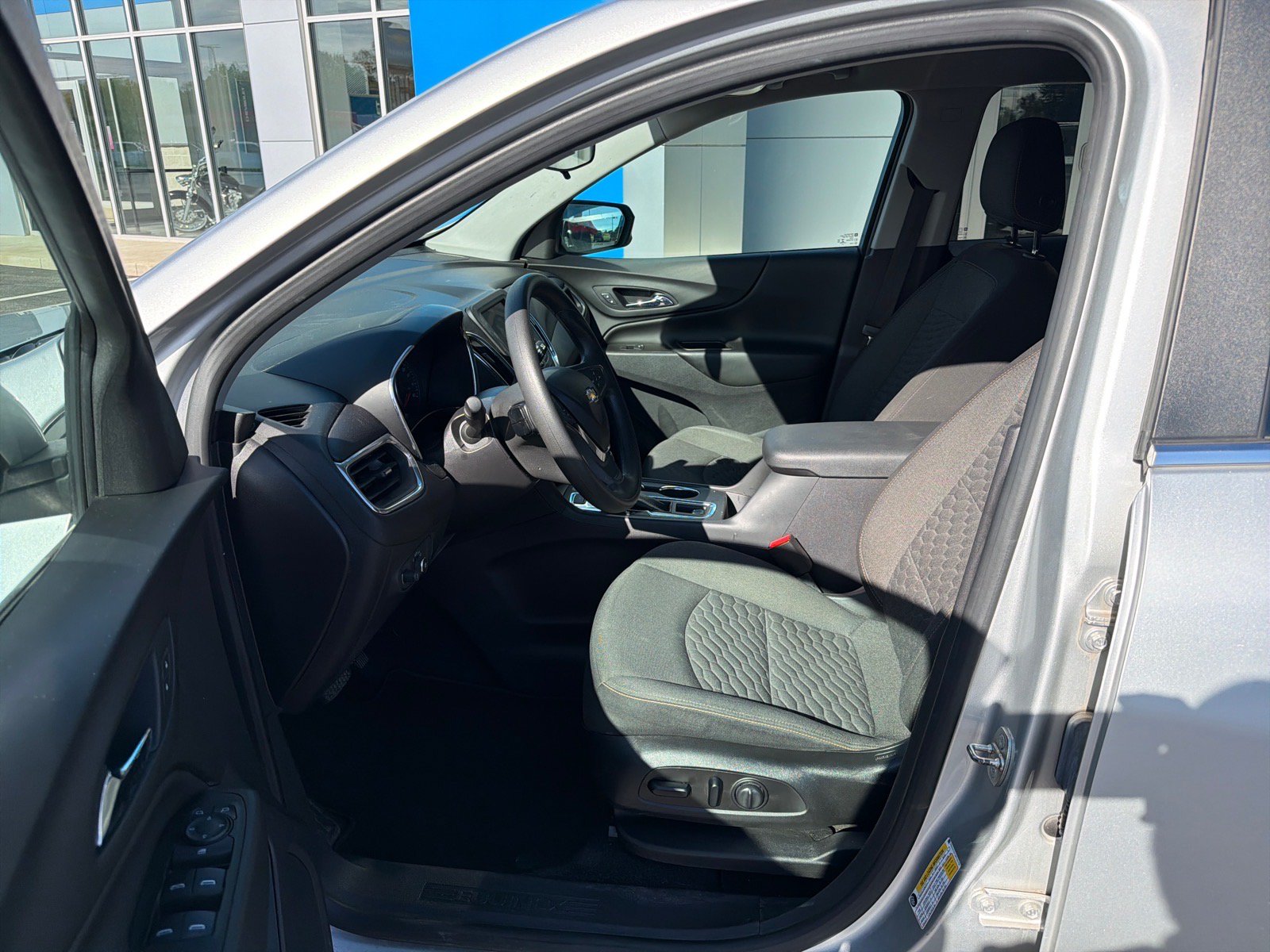 Used 2021 Chevrolet Equinox LT w/ LPO, Cargo Package AWD/4WD image 7