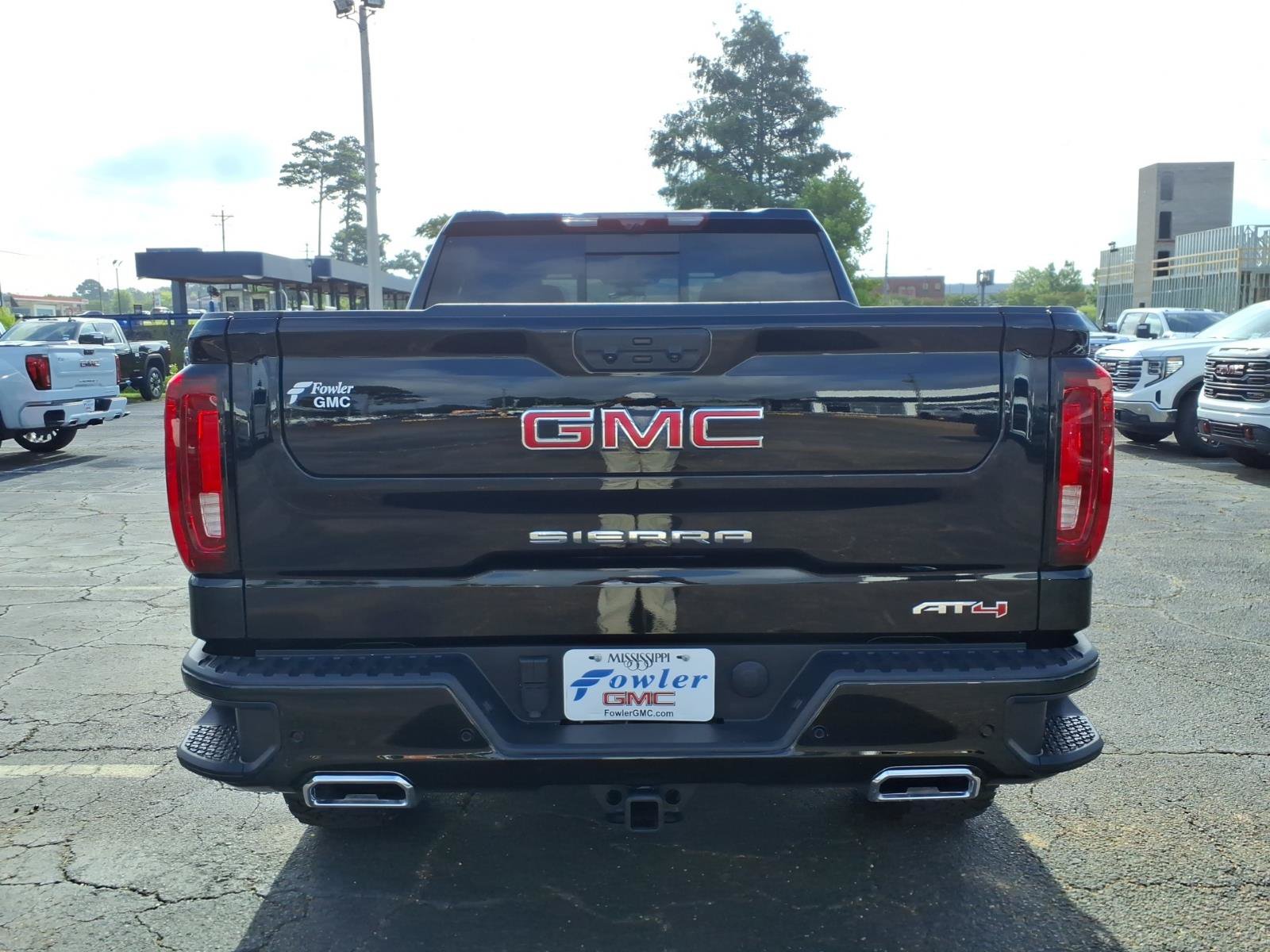Used 2025 GMC Sierra 1500 AT4 w/ AT4 Premium Package AWD/4WD image 4