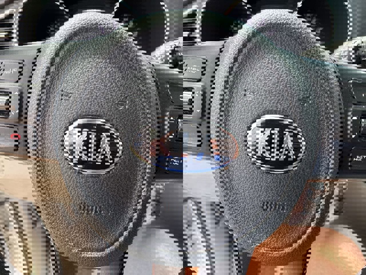 Used 2018 Kia Sedona LX image 23