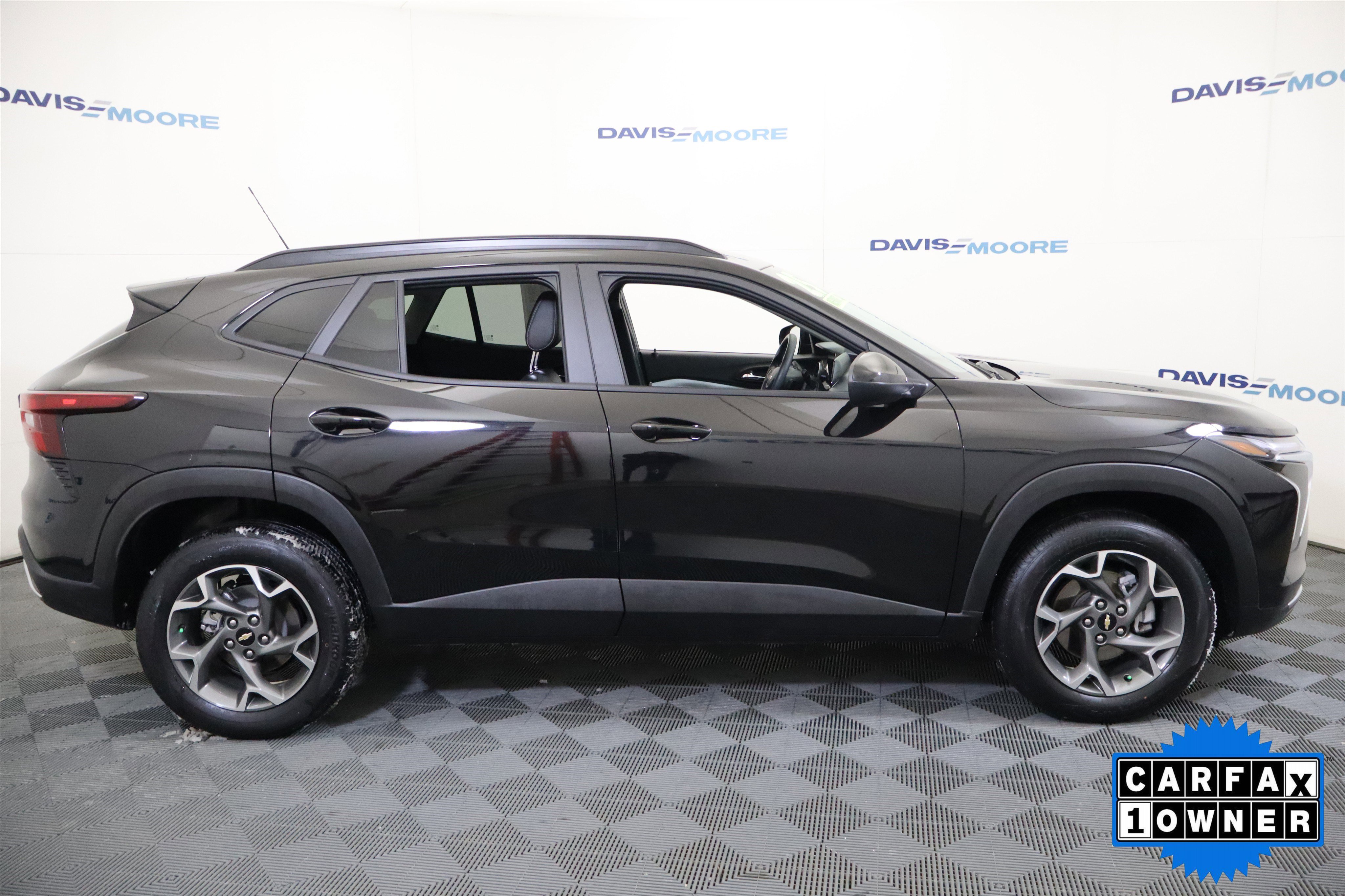 Used 2025 Chevrolet Trax LT image 4