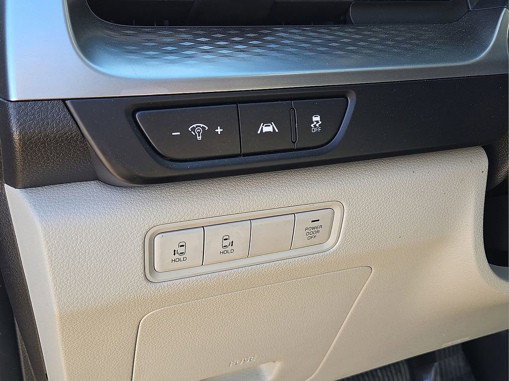 Used 2024 Kia Carnival LX image 24