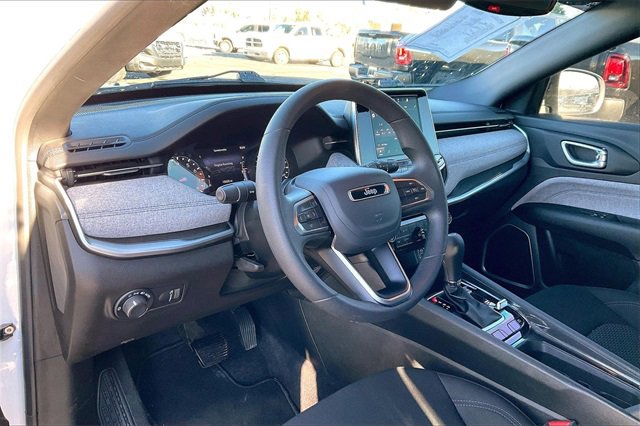 Certified 2025 Jeep Compass Sport image 13