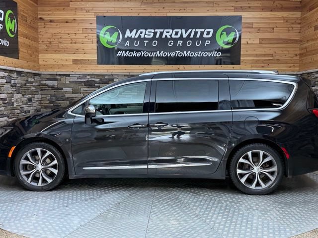 Used 2017 Chrysler Pacifica Limited w/ UConnect Theater Package FWD image 8