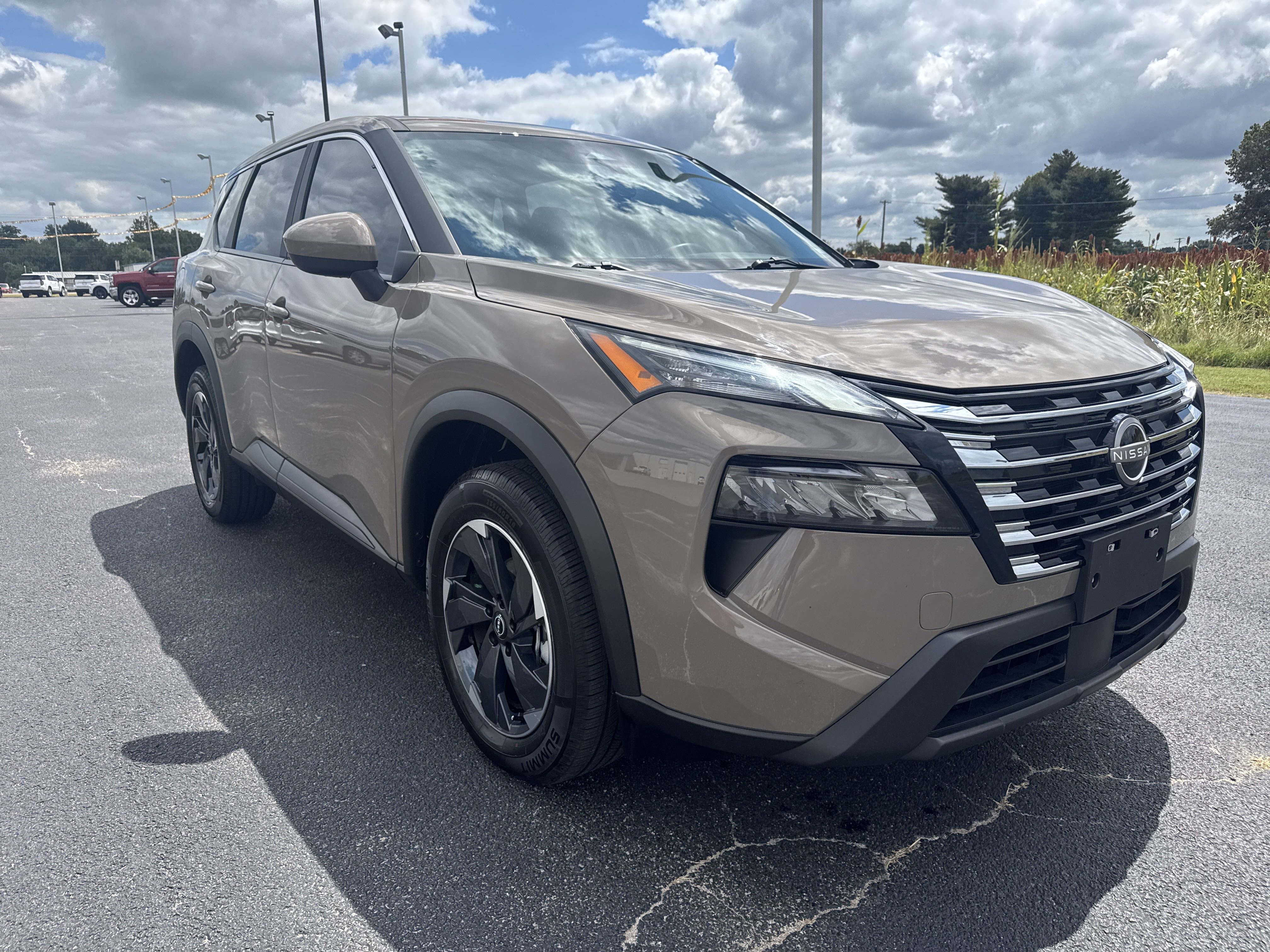 Used 2025 Nissan Rogue SV image 7