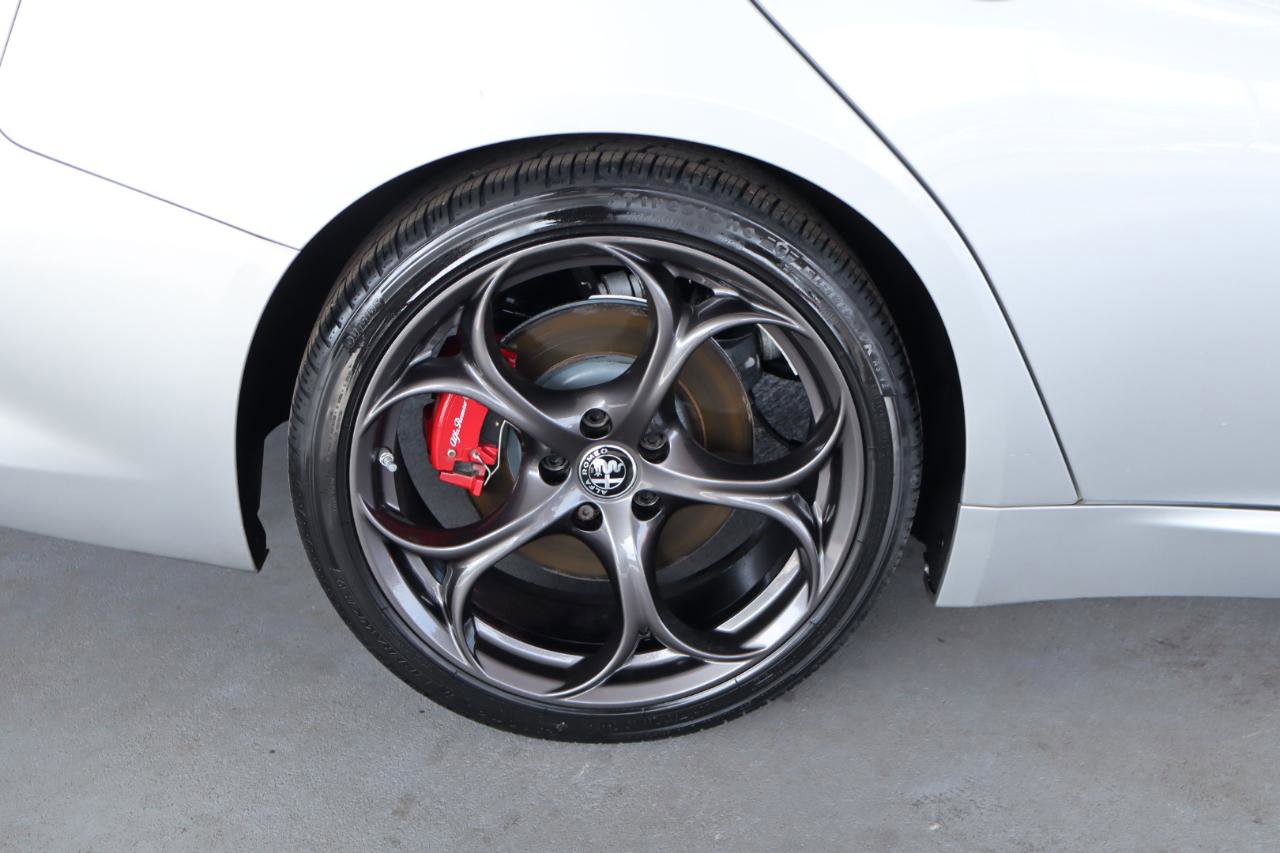 Used 2019 Alfa Romeo Giulia RWD image 5