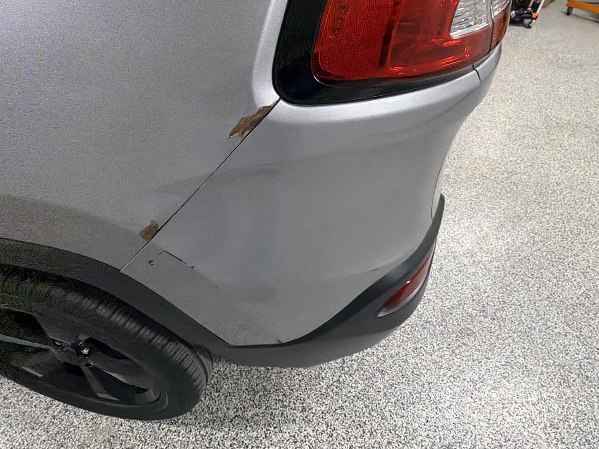 Used 2017 Jeep Cherokee Altitude image 28