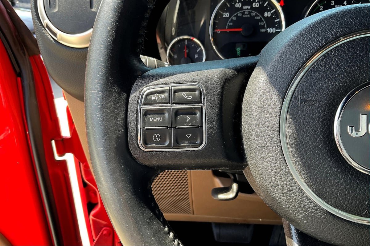Used 2016 Jeep Wrangler Sahara w/ Connectivity Group AWD/4WD image 14