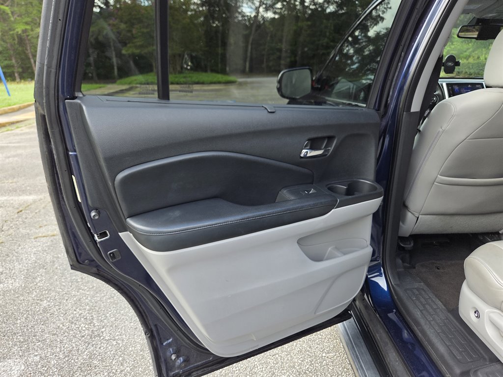 Used 2016 Honda Pilot Touring image 39