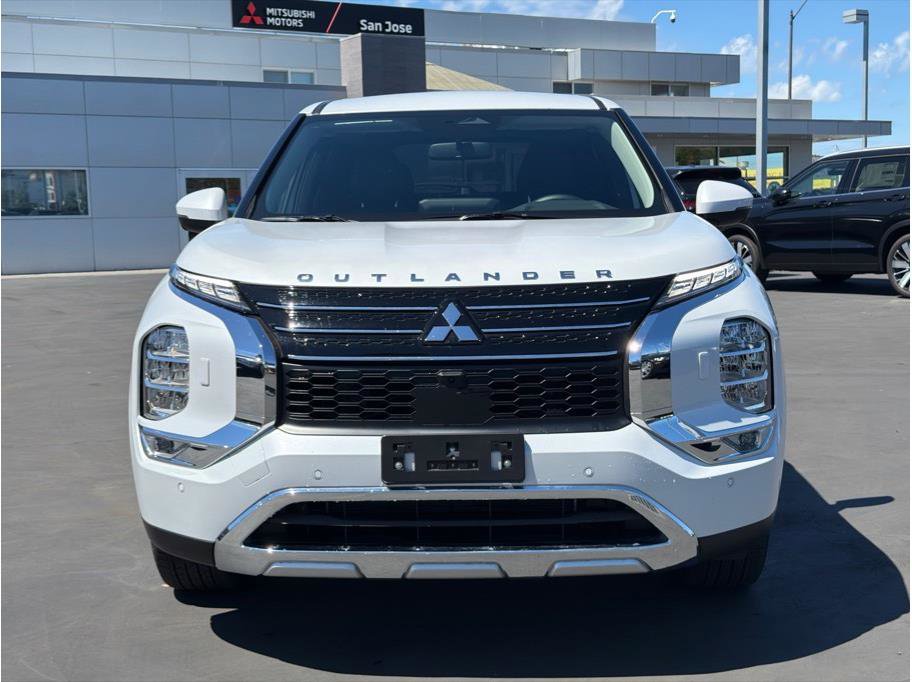 Used 2025 Mitsubishi Outlander SE AWD/4WD image 2