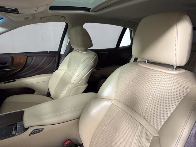 Used 2019 Lexus LS 500 RWD image 16