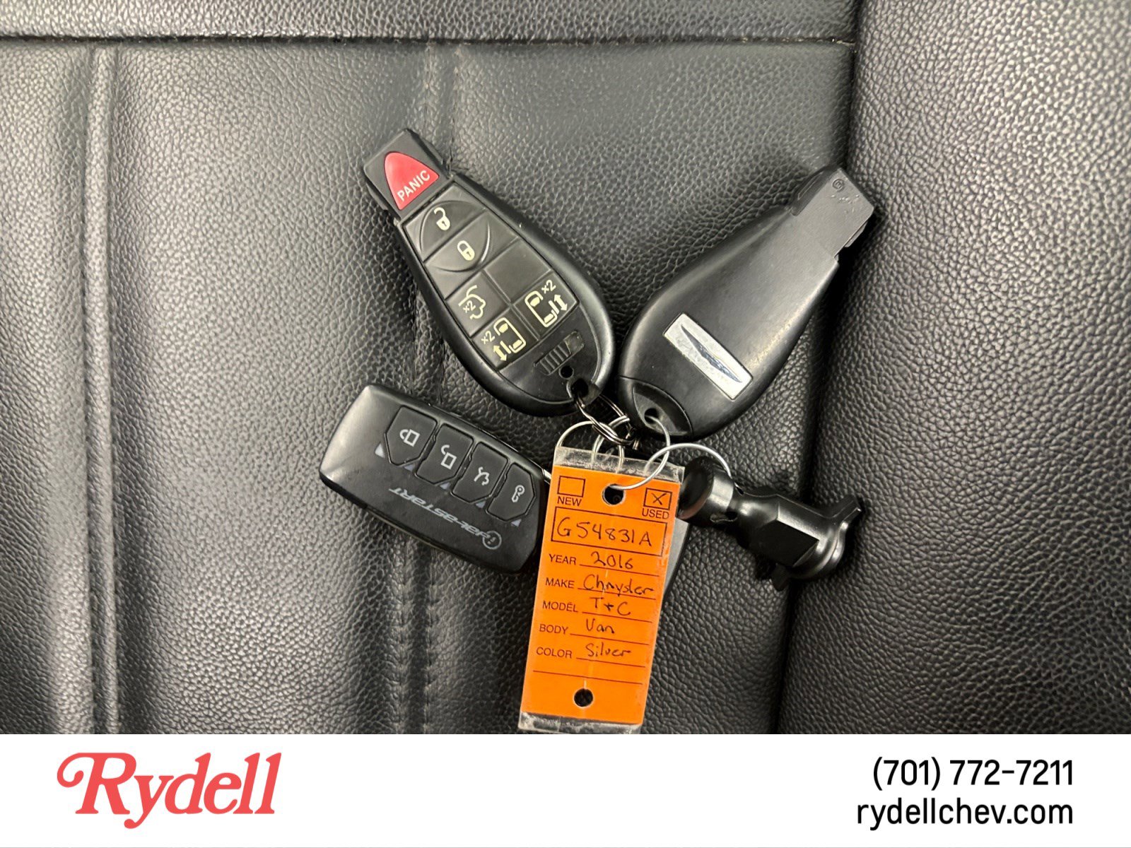 Used 2016 Chrysler Town & Country Touring image 22