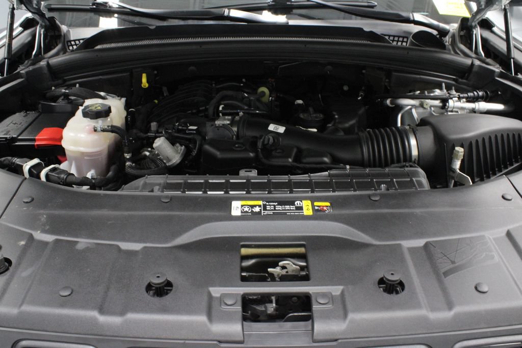 Used 2023 Jeep Grand Cherokee Altitude AWD/4WD image 16