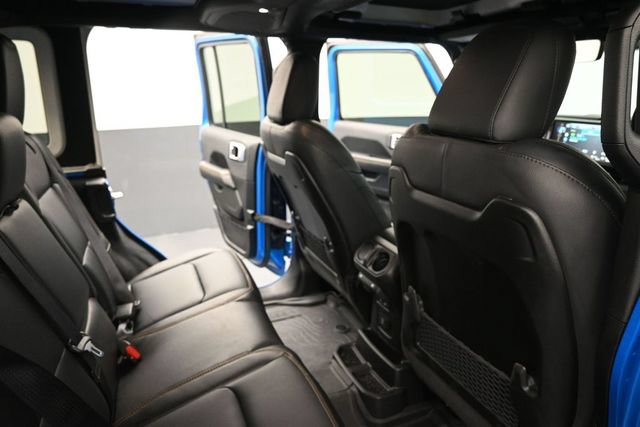 Used 2024 Jeep Wrangler Unlimited Sahara w/ Technology Group AWD/4WD image 21