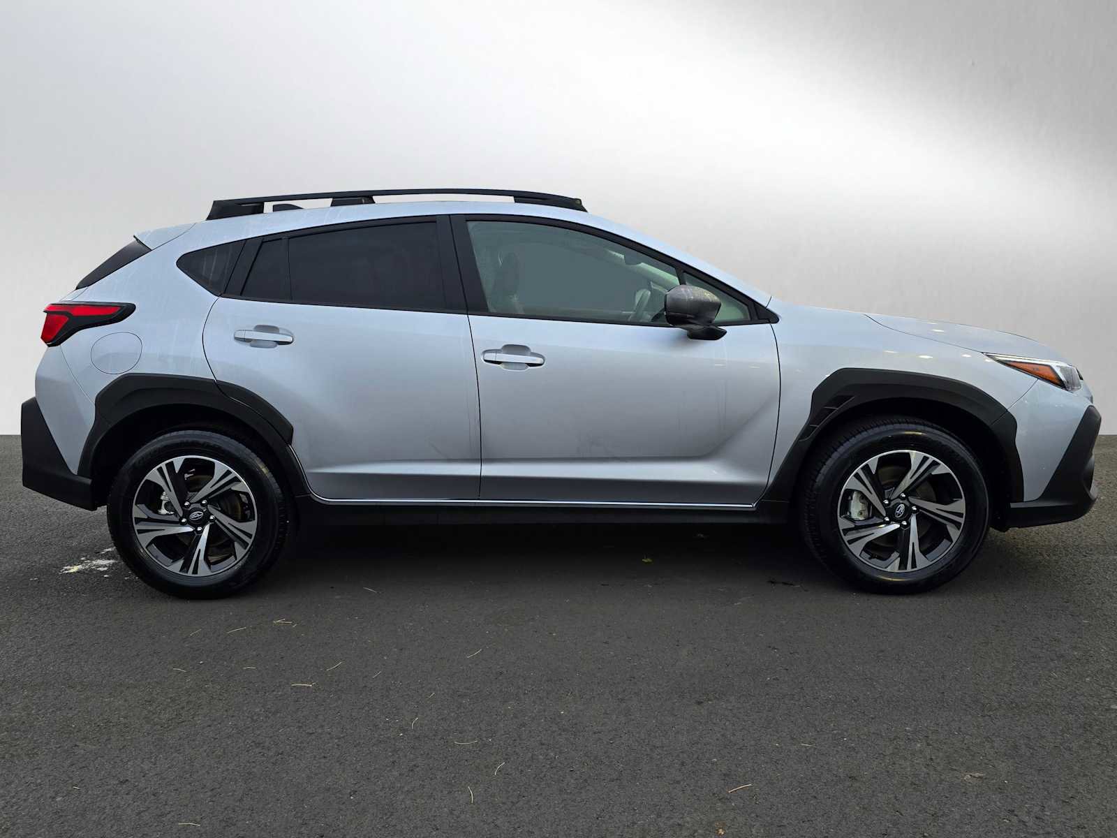 Used 2024 Subaru Crosstrek 2.0i Premium image 2