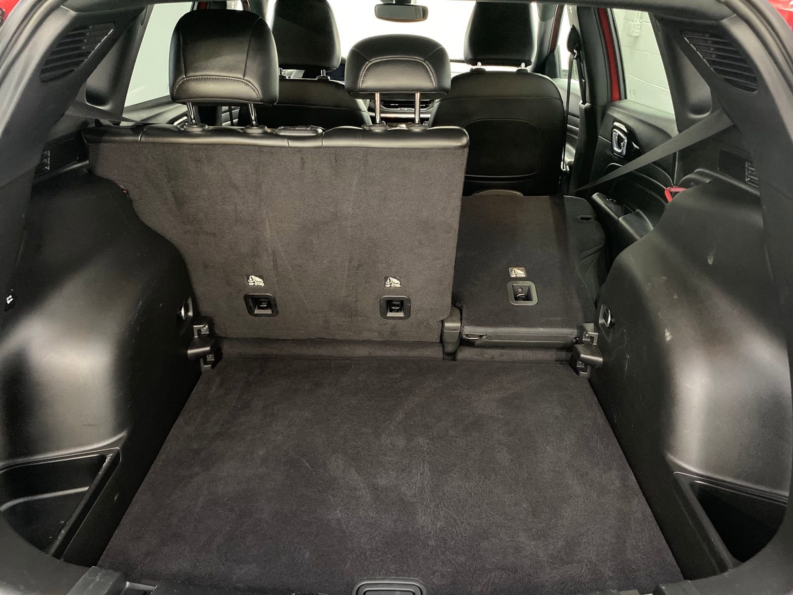 Used 2023 Jeep Compass Limited image 34