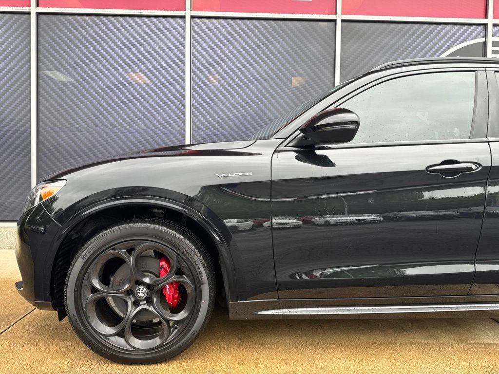 Used 2023 Alfa Romeo Stelvio Veloce AWD/4WD image 16