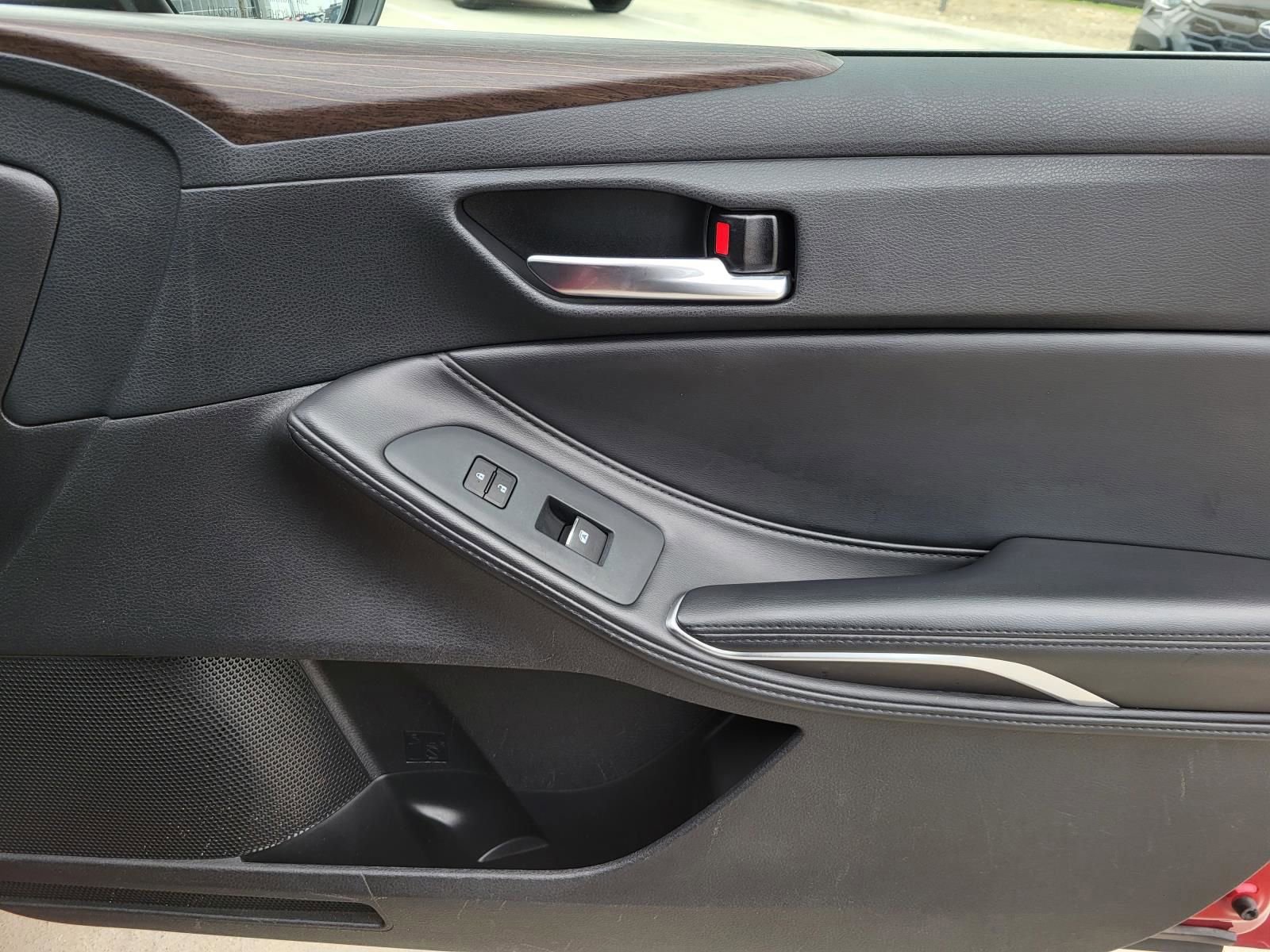 Used 2022 Toyota Avalon XLE image 7