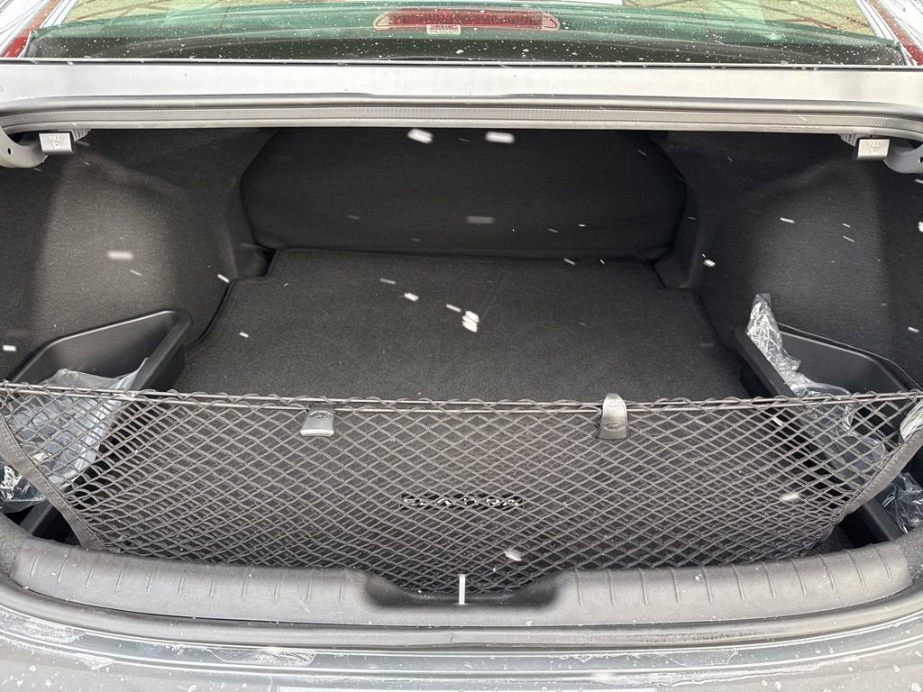 Used 2025 Hyundai Elantra SE w/ Cargo Package image 23