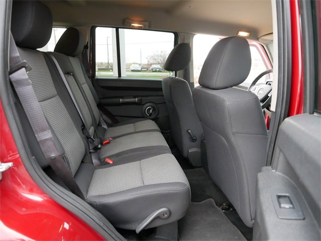 Used 2010 Jeep Commander Sport image 20