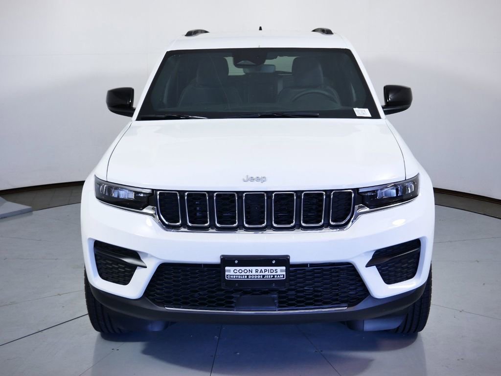 Certified 2024 Jeep Grand Cherokee Laredo w/ Luxury Tech Group I image 20