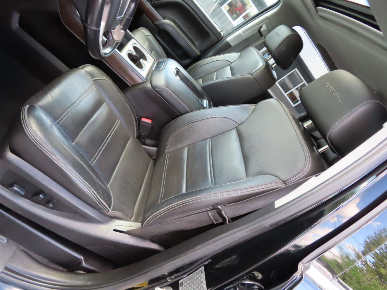 Used 2019 GMC Sierra 3500 Denali w/ Duramax Plus Package AWD/4WD image 31