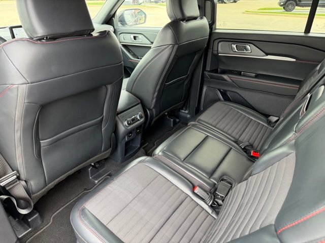 Used 2025 Ford Explorer ST-Line w/ ST-Line Street Pack AWD/4WD image 21