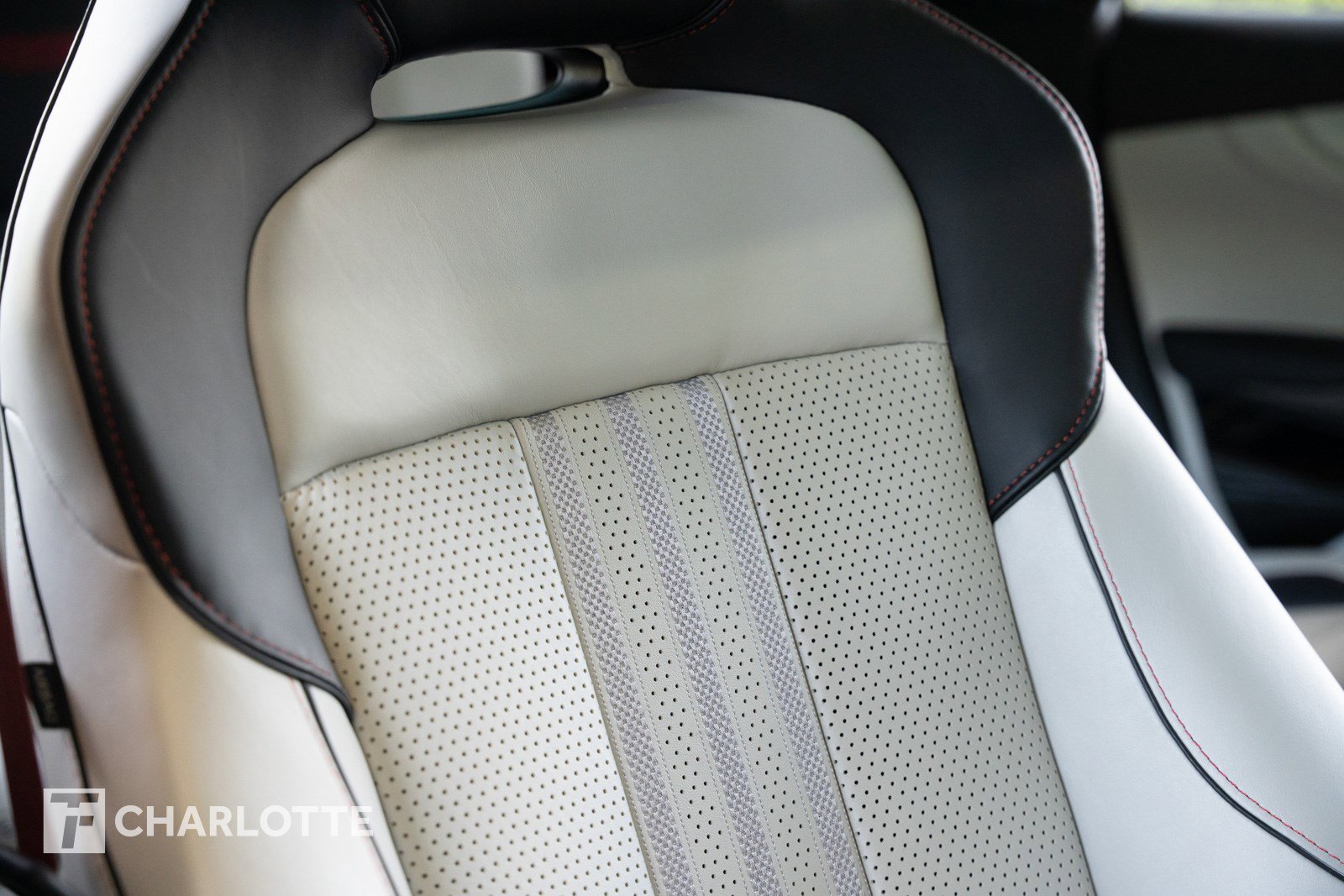 Used 2025 Aston Martin DBX 707 AWD/4WD image 30