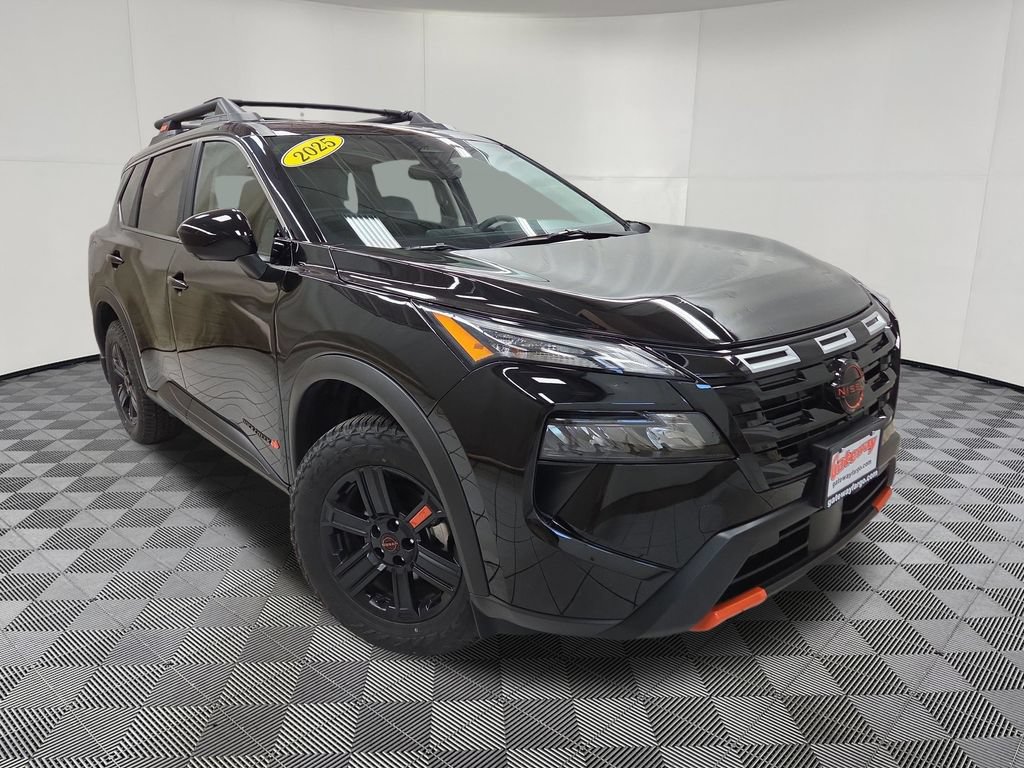 Used 2025 Nissan Rogue SV AWD/4WD image 3