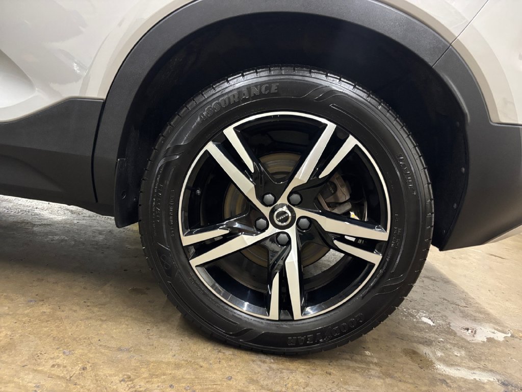 Certified 2023 Volvo XC40 B5 Core AWD/4WD image 35