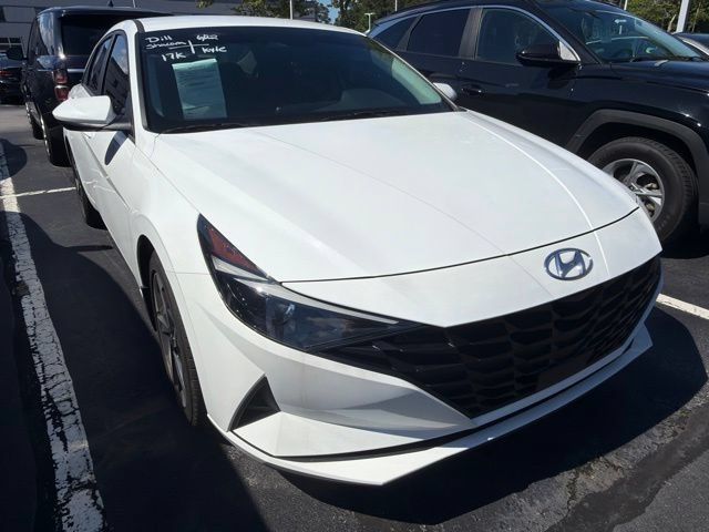 Used 2023 Hyundai Elantra SEL w/ Convenience Package FWD image 12