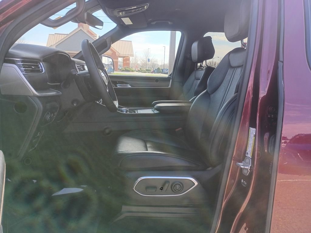 Used 2024 Jeep Wagoneer Series III AWD/4WD image 18