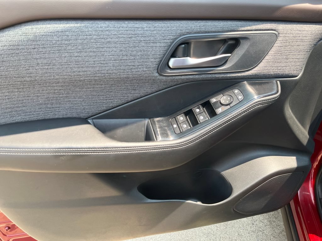 Used 2023 Nissan Rogue SV AWD/4WD image 11