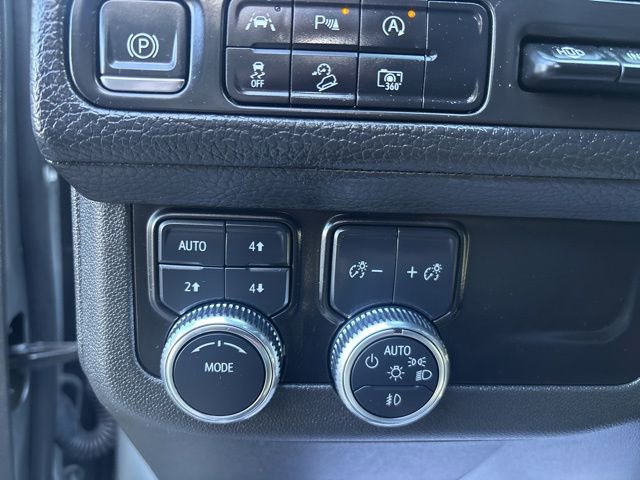 Used 2024 GMC Yukon XL Denali image 38