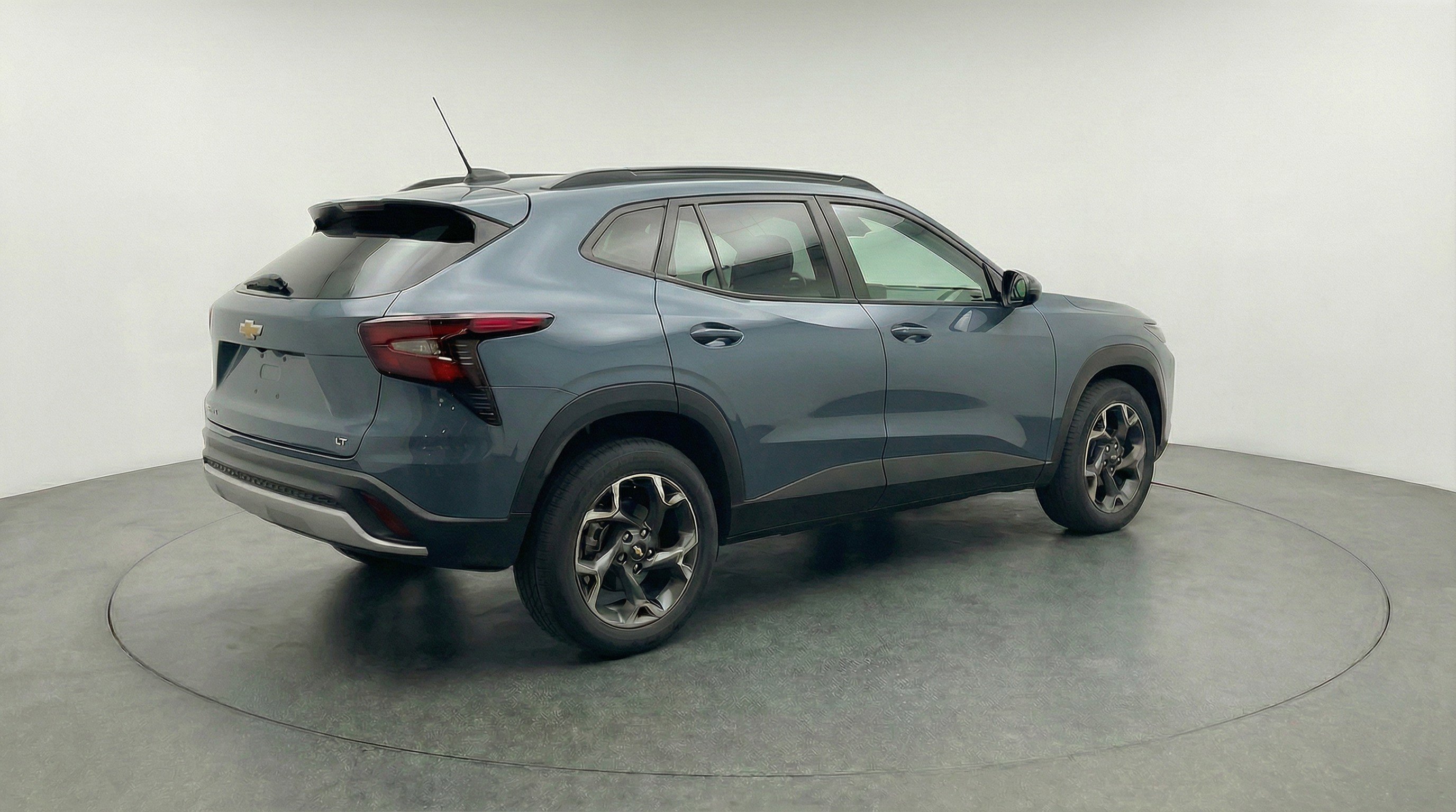 Used 2025 Chevrolet Trax LT w/ LT Convenience Package image 9