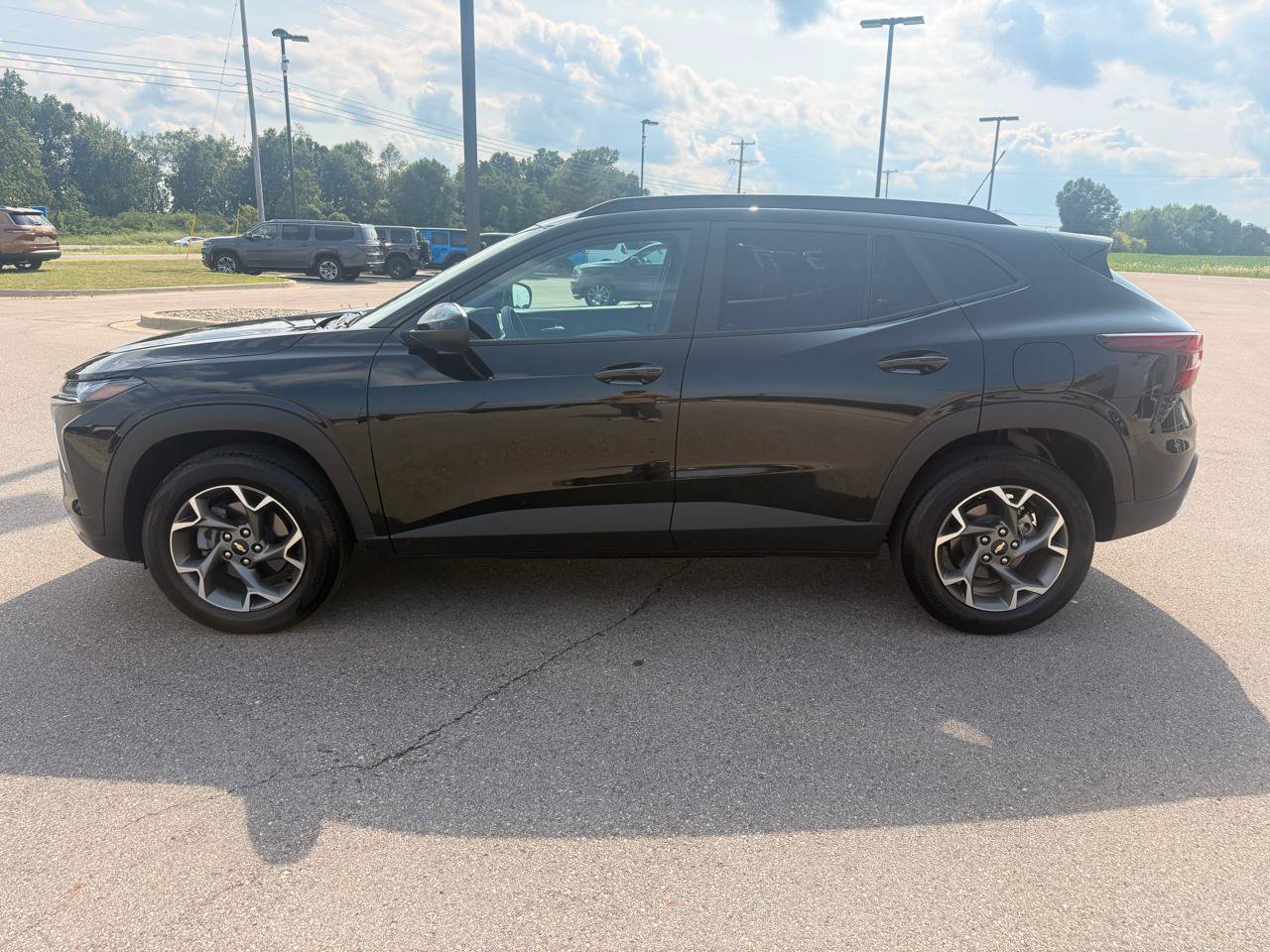 Used 2025 Chevrolet Trax LT FWD image 6