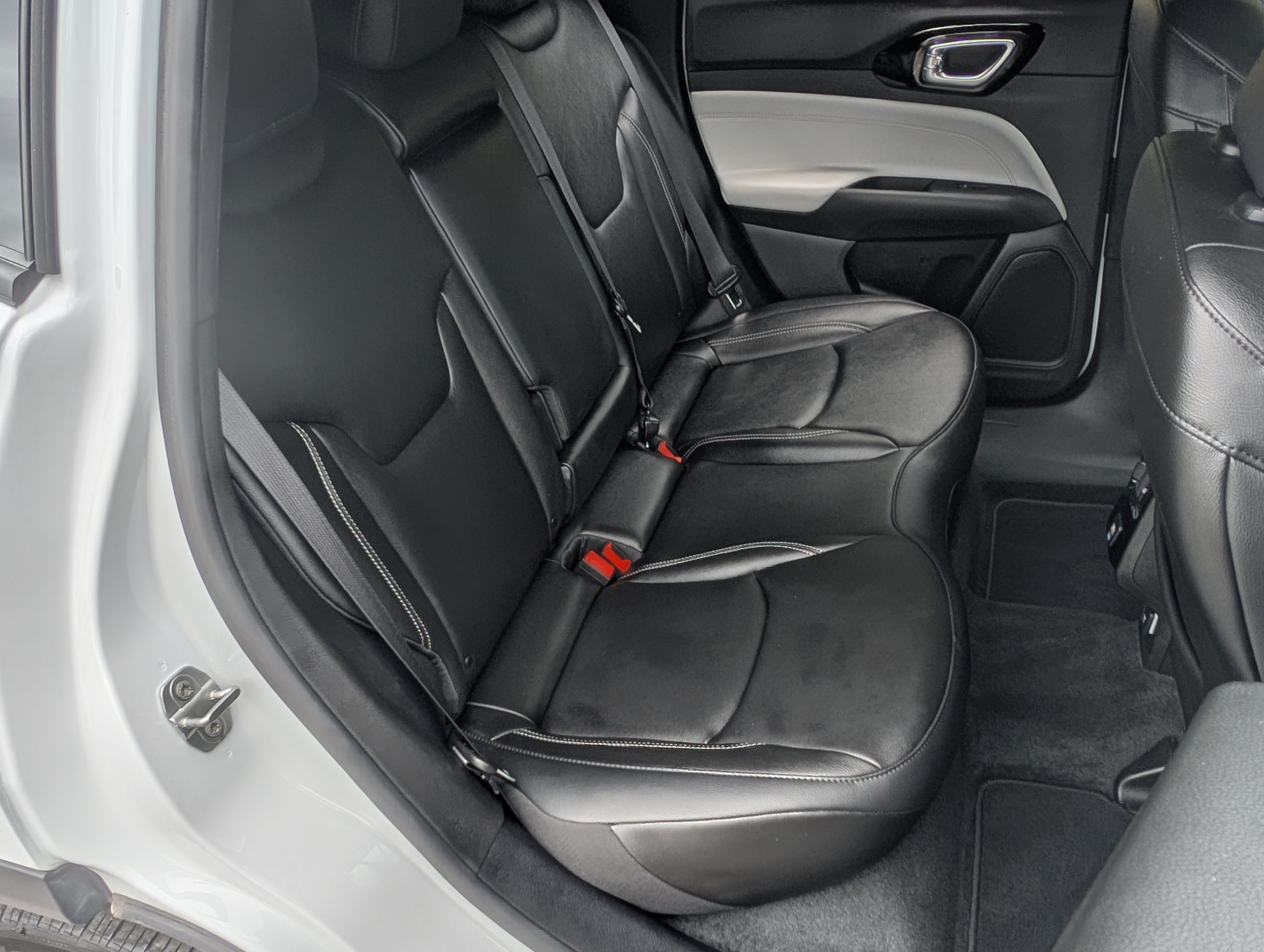 Used 2025 Jeep Compass Limited AWD/4WD image 18